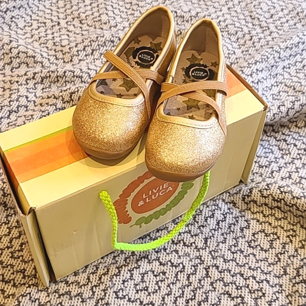 NWT Livie & Luca Aurora Gold Sparkle Shimmer Ballet Flats Size 8